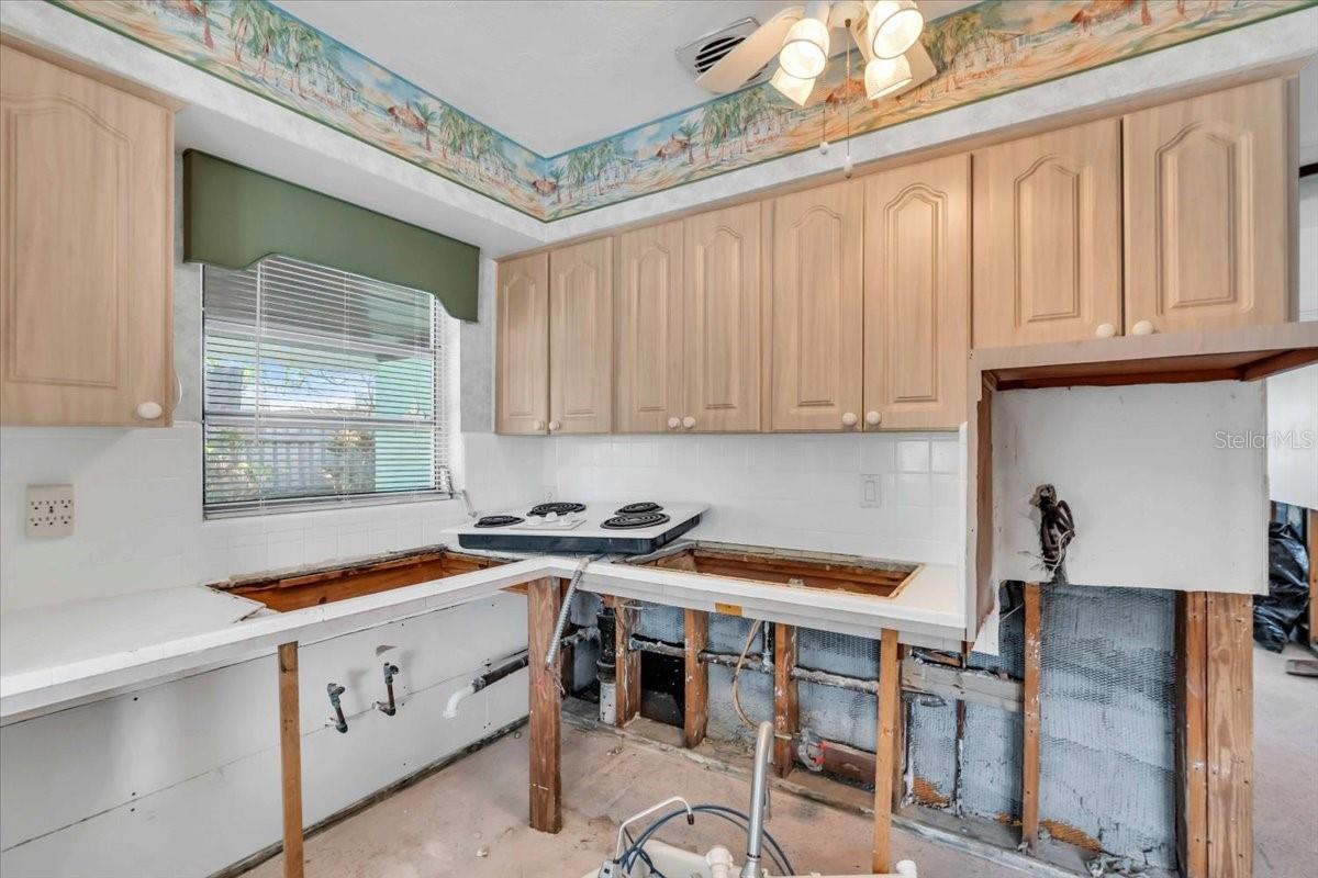 Image 4 of 28 For 11435 2nd Street E