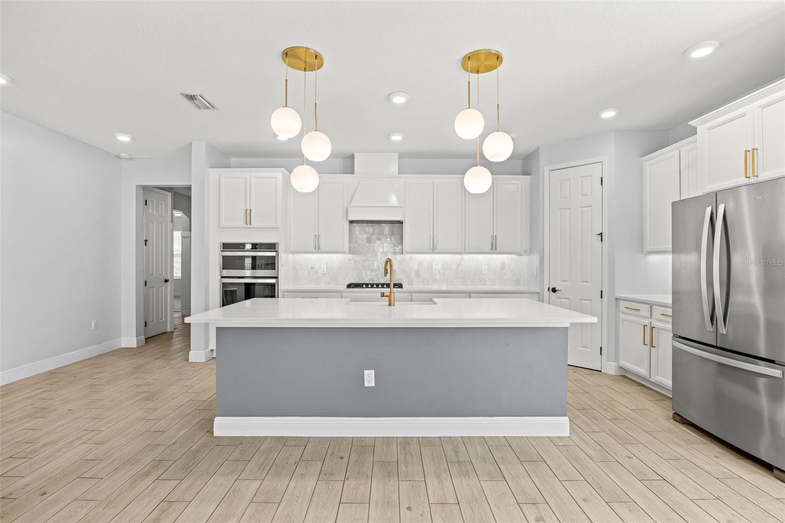 Image 11 of 74 For 6232 Sea Air Drive