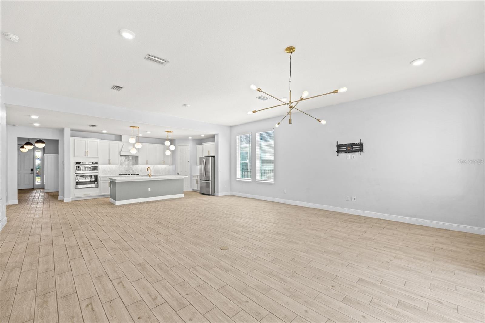 Image 17 of 74 For 6232 Sea Air Drive