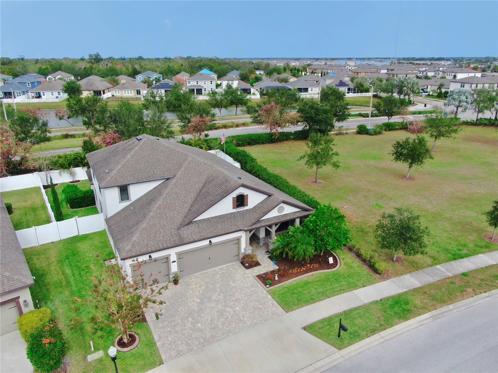 Listing photo id 3 for 12314 Bay Estuary Bend