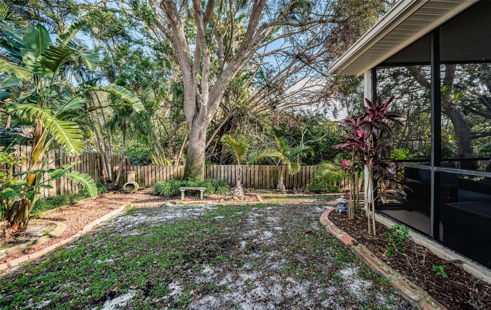 Listing photo id 37 for 1001 Live Oak Avenue Ne