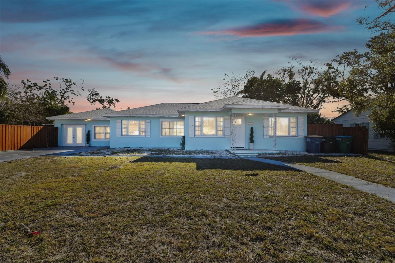 Listing photo id 0 for 1245 Palm Street