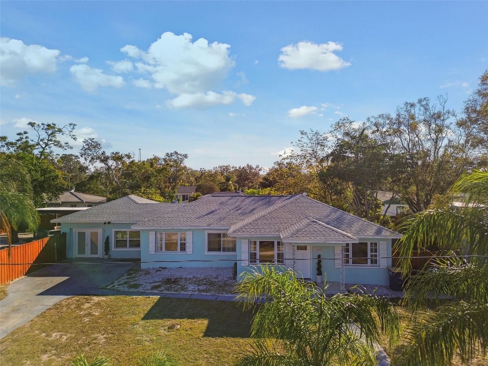 Listing photo id 2 for 1245 Palm Street