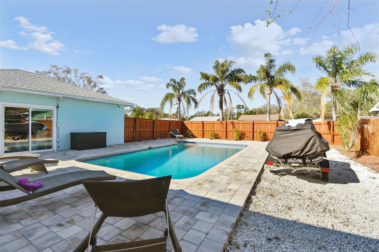 Listing photo id 41 for 1245 Palm Street