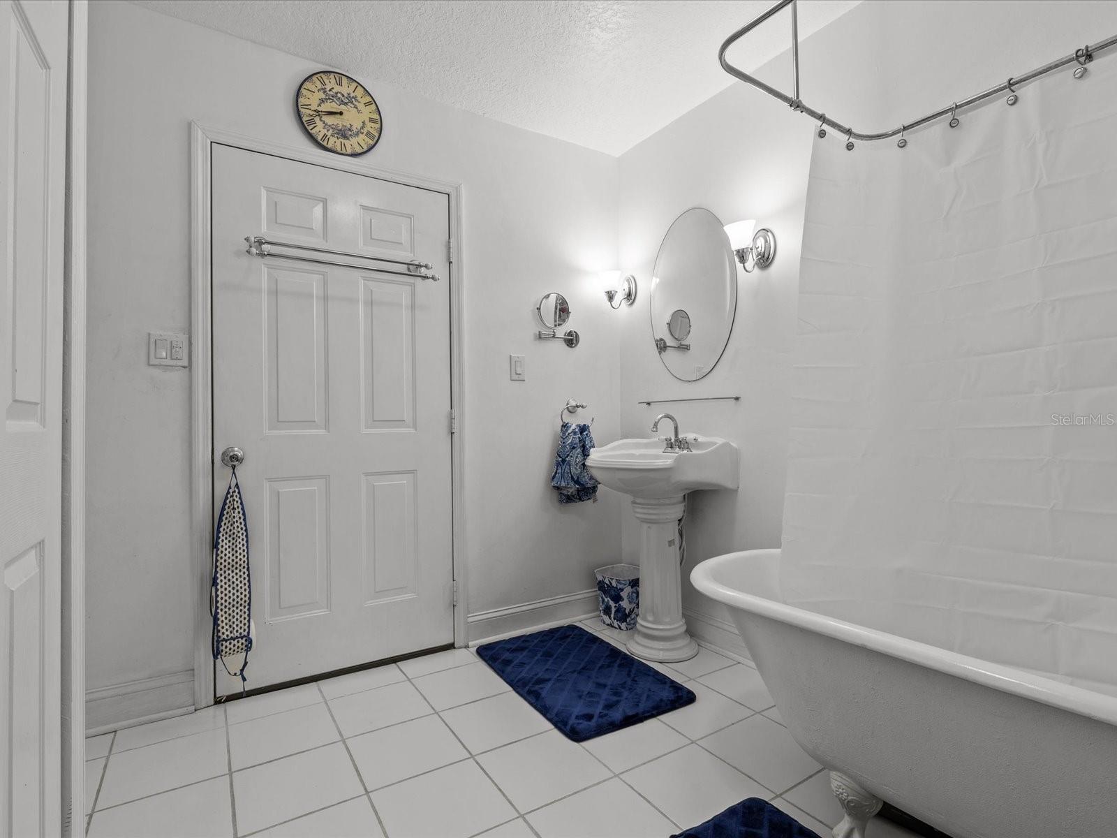 Listing photo id 7 for 514 Wideview Avenue