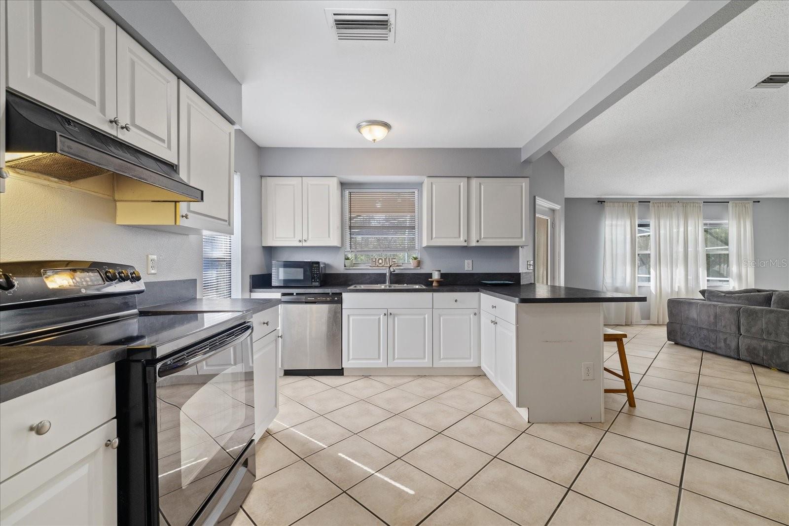 Listing photo id 8 for 12575 Maleo Rd