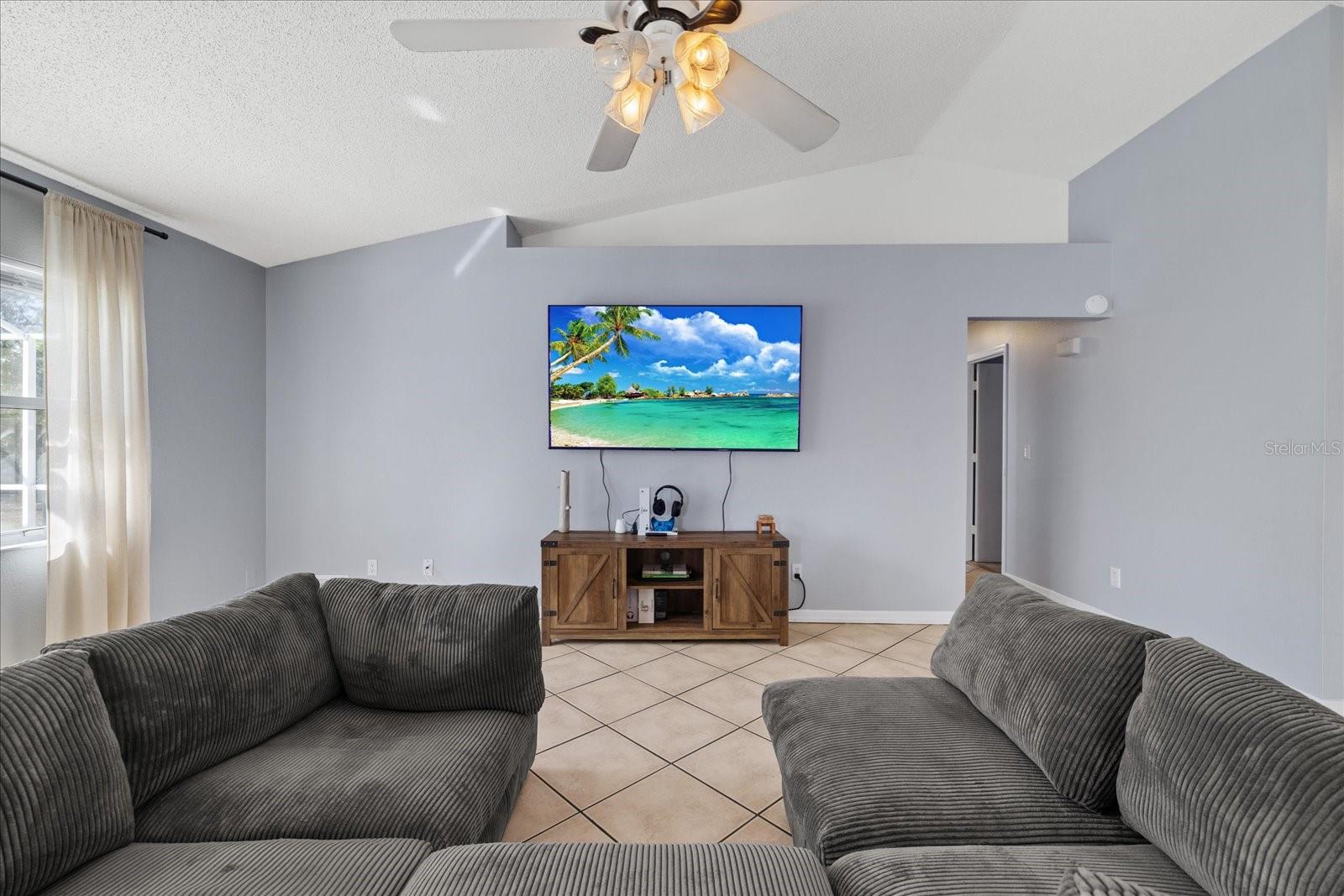 Listing photo id 10 for 12575 Maleo Rd