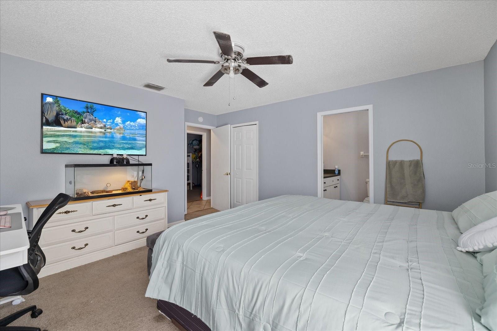 Listing photo id 12 for 12575 Maleo Rd