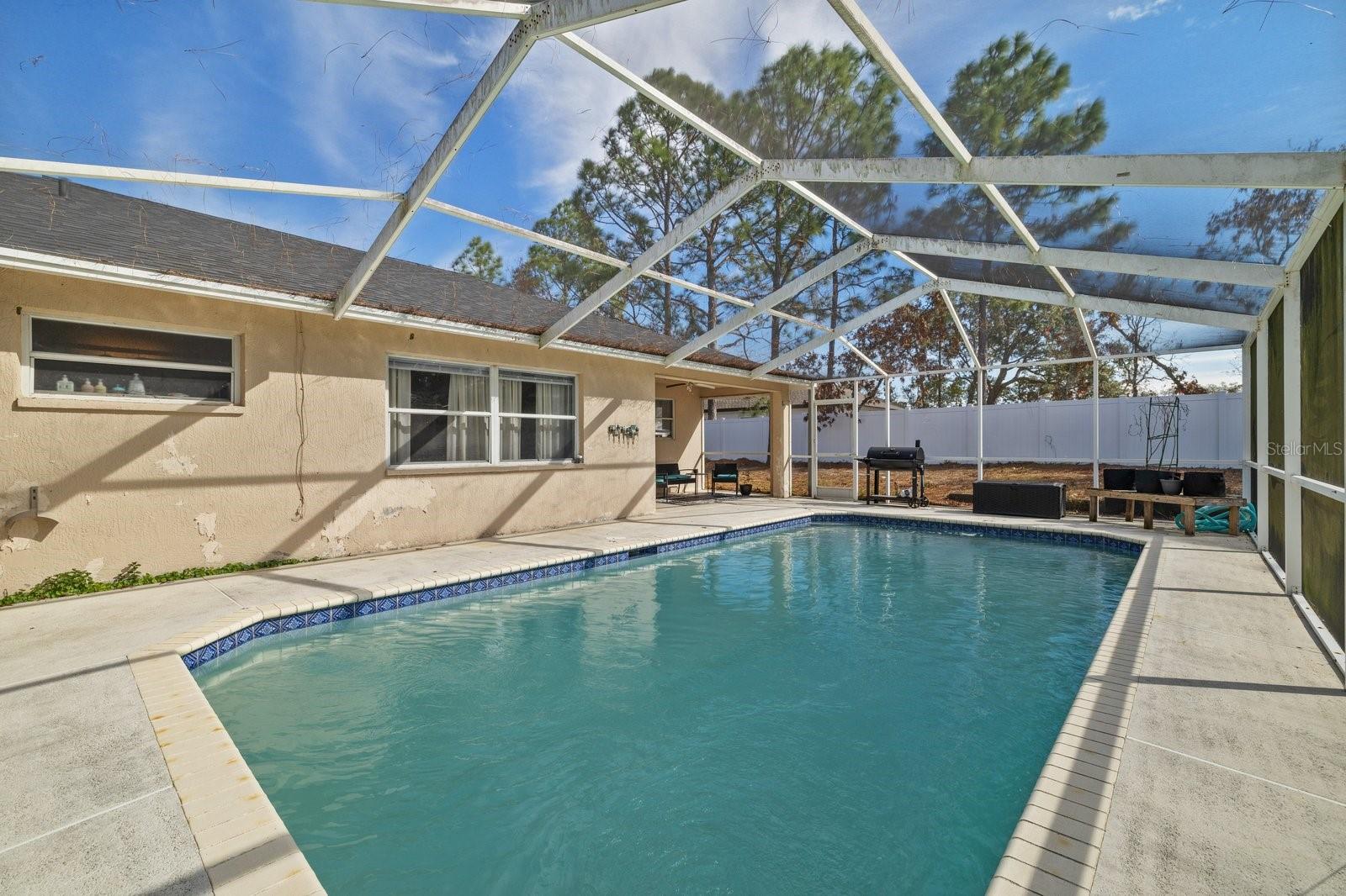 Listing photo id 18 for 12575 Maleo Rd