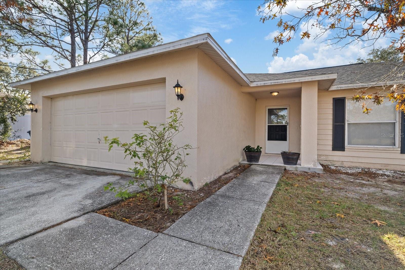 Listing photo id 2 for 12575 Maleo Rd