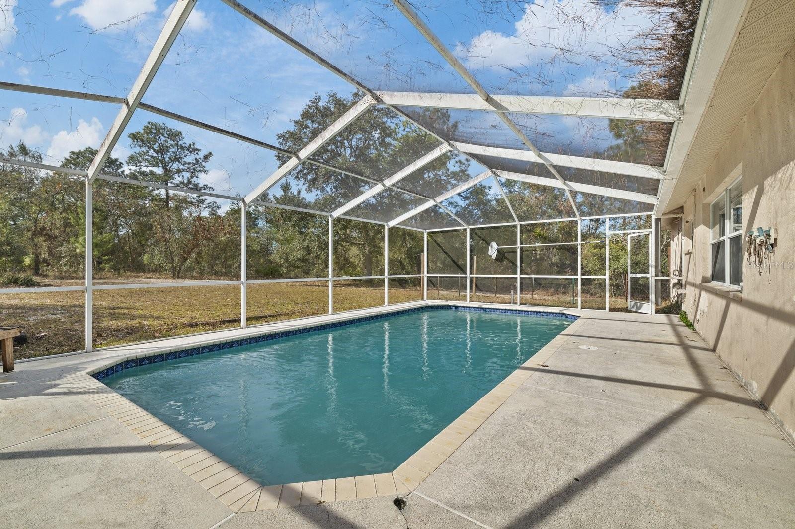 Listing photo id 3 for 12575 Maleo Rd