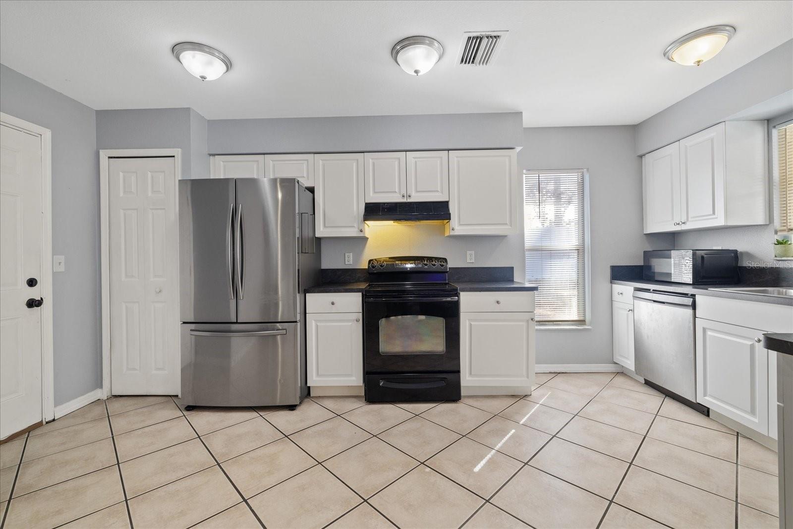 Listing photo id 7 for 12575 Maleo Rd