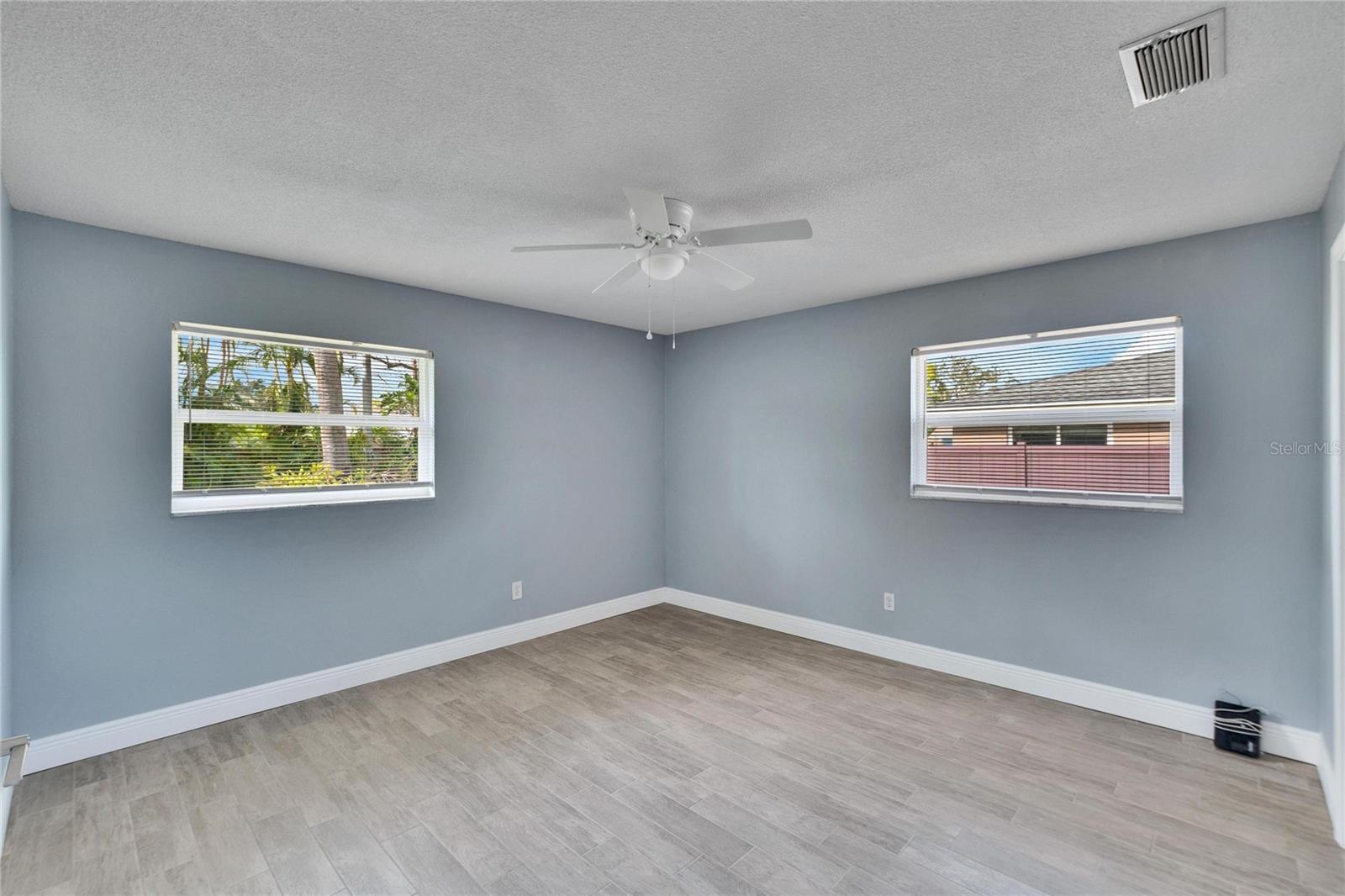 Image 11 of 36 For 5810 Venetian Boulevard