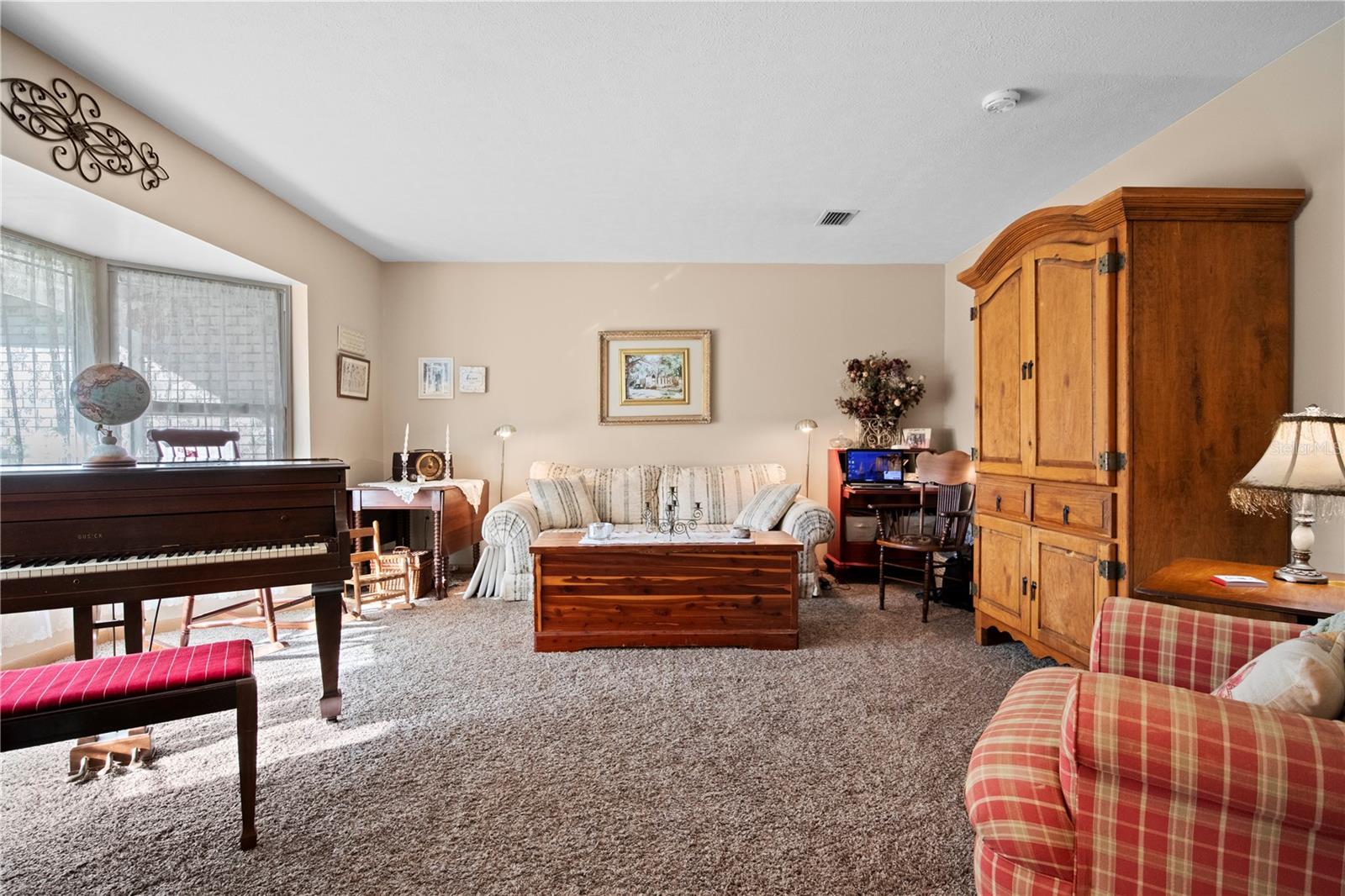 Listing photo id 2 for 1307 Brandonwood Drive