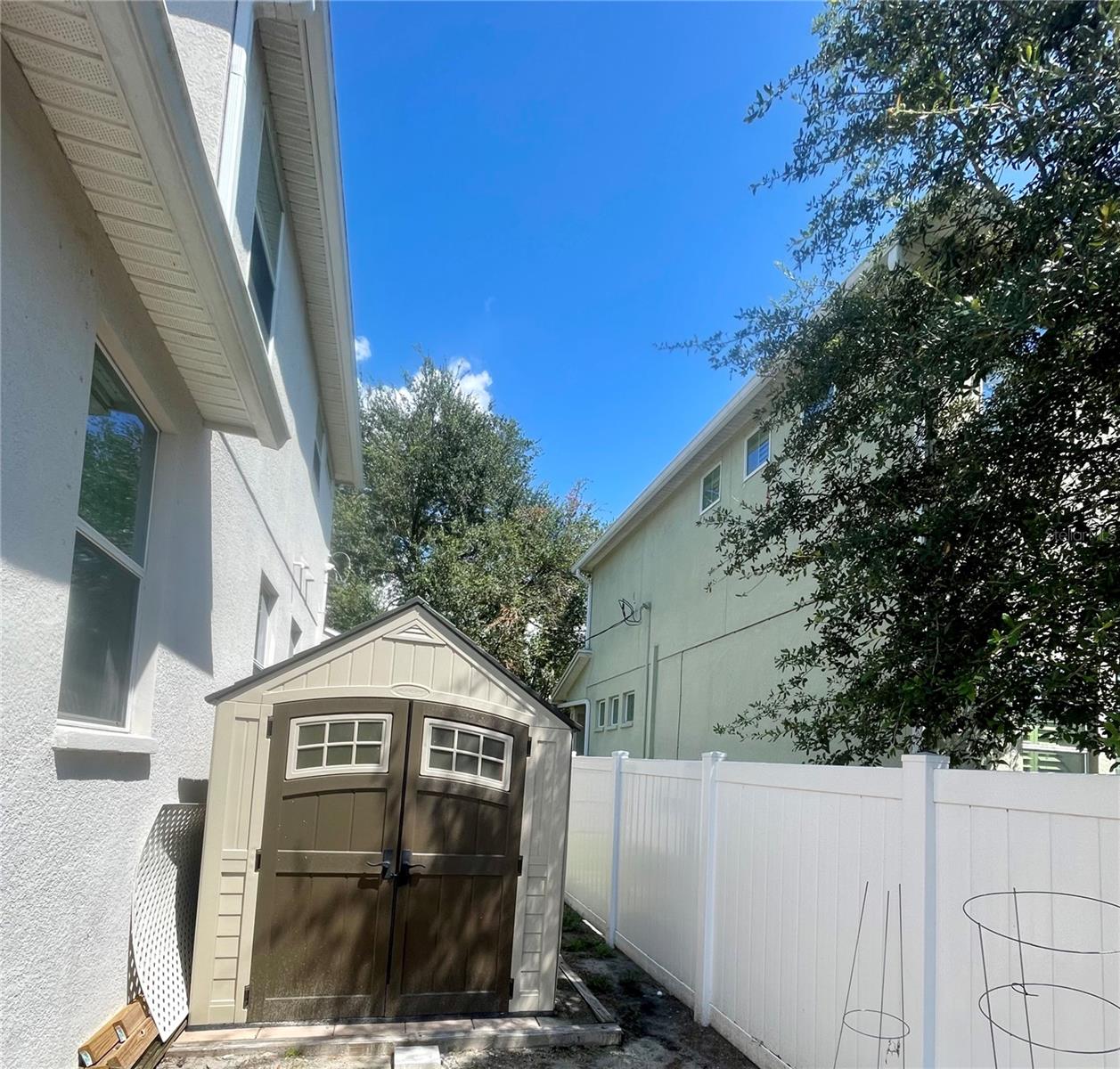 Listing photo id 65 for 2602 Nassau Street