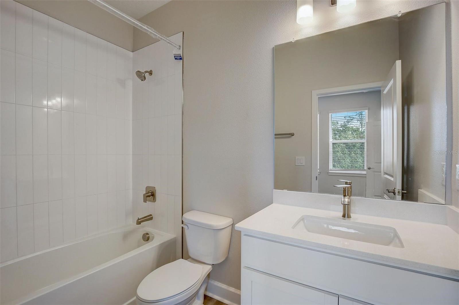 Listing photo id 23 for 1315 Himes Avenue 13