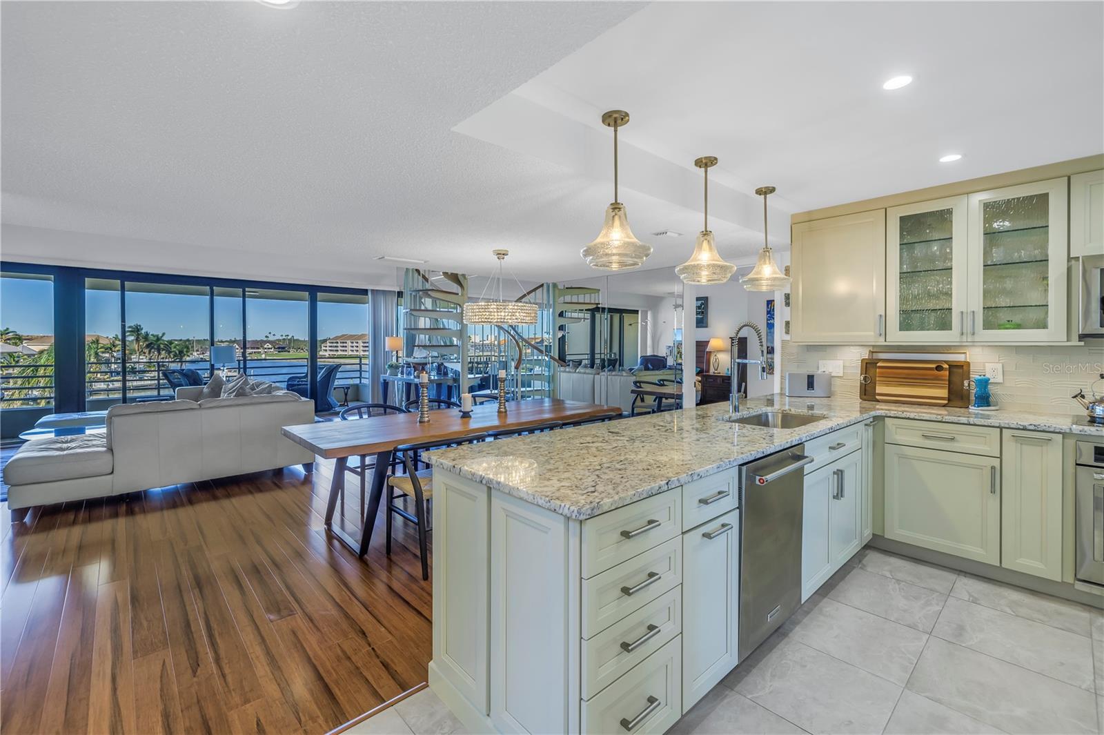 Listing photo id 21 for 2795 Kipps Colony Drive S 305