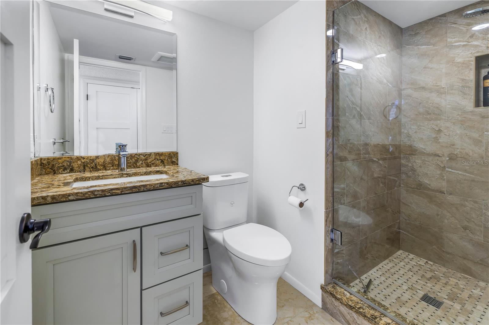 Listing photo id 41 for 2795 Kipps Colony Drive S 305