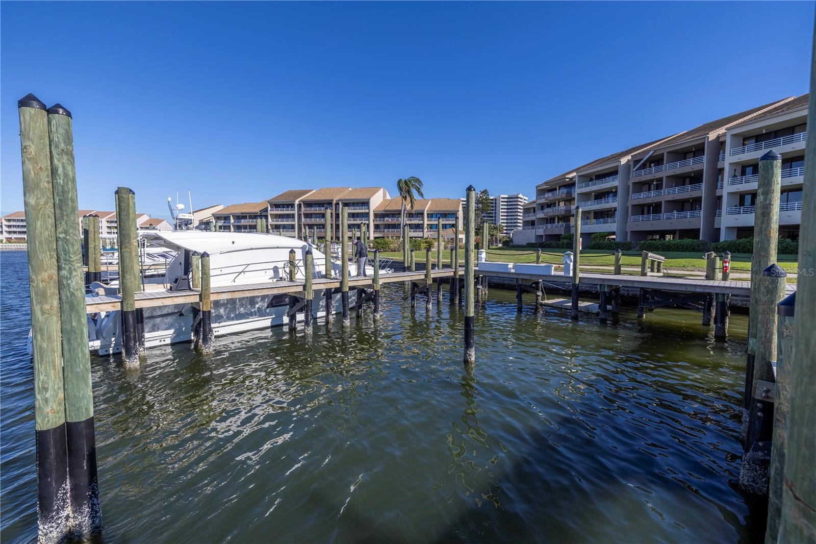 Listing photo id 53 for 2795 Kipps Colony Drive S 305