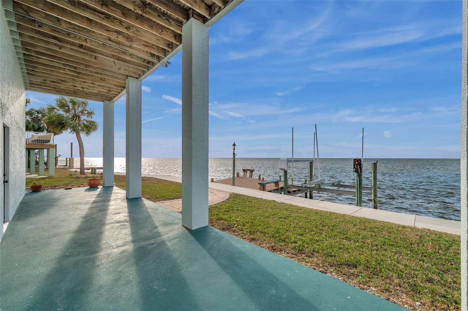 Listing photo id 71 for 6423 Driftwood Drive