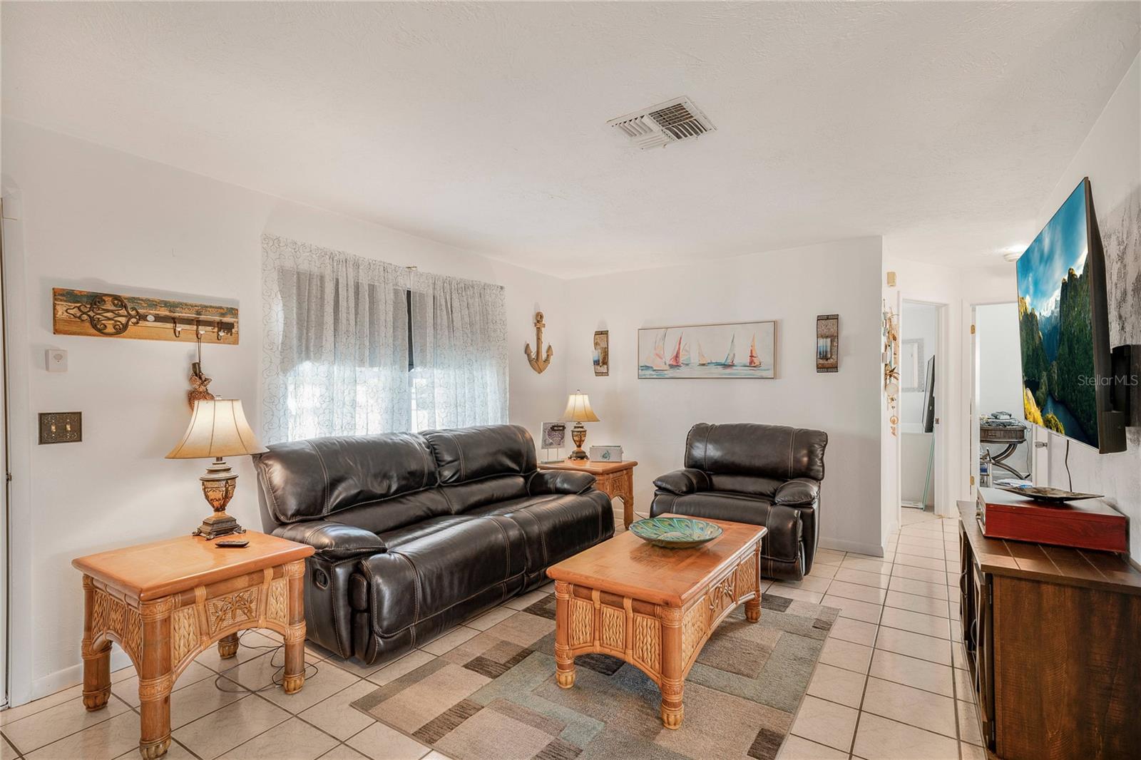 Listing photo id 8 for 524 Washington Street