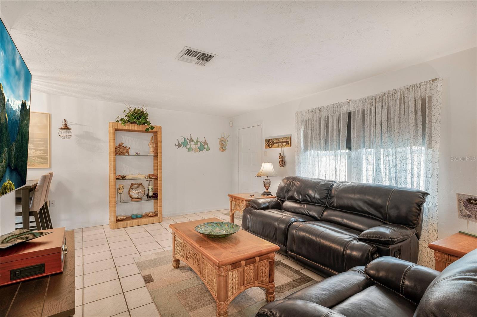 Listing photo id 9 for 524 Washington Street