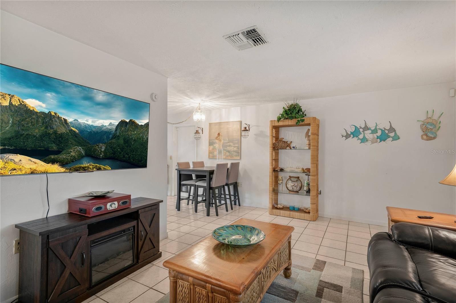Listing photo id 10 for 524 Washington Street
