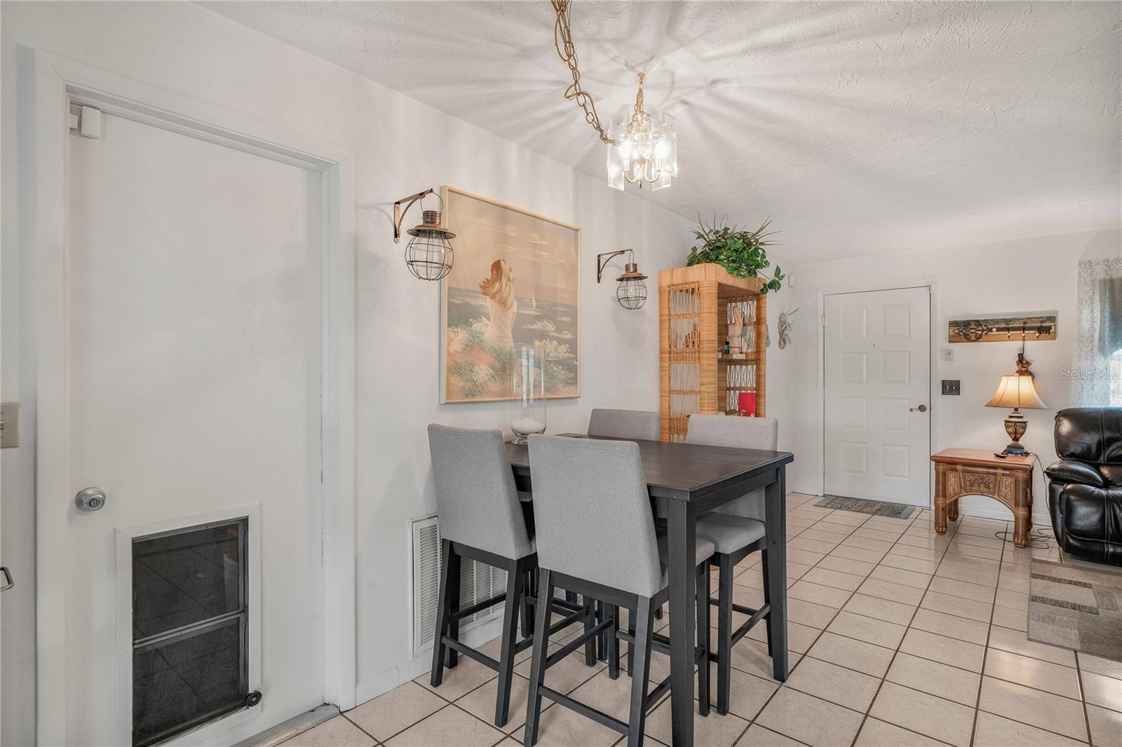 Listing photo id 13 for 524 Washington Street