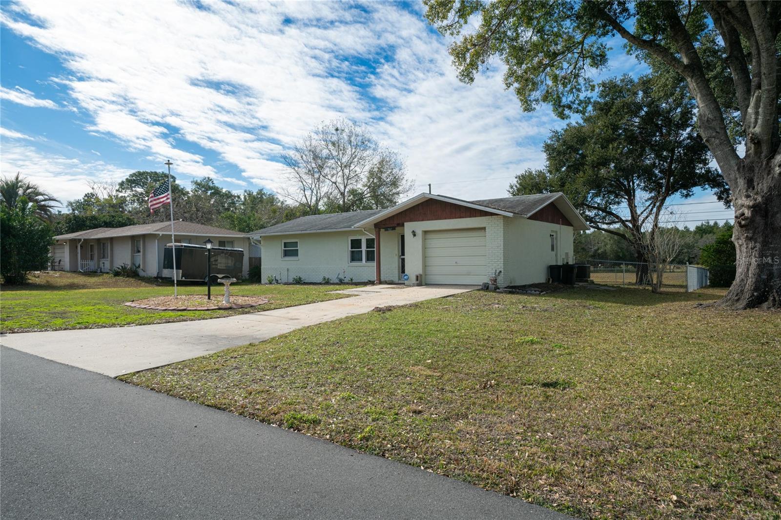 Listing photo id 0 for 524 Washington Street