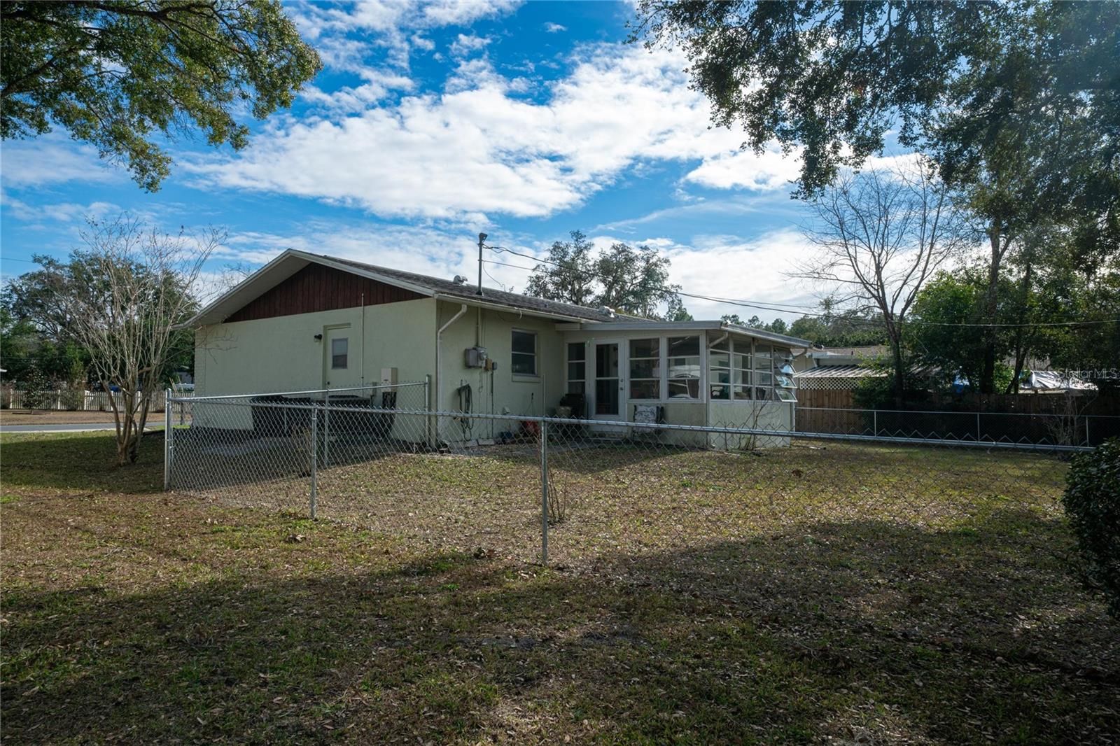 Listing photo id 1 for 524 Washington Street