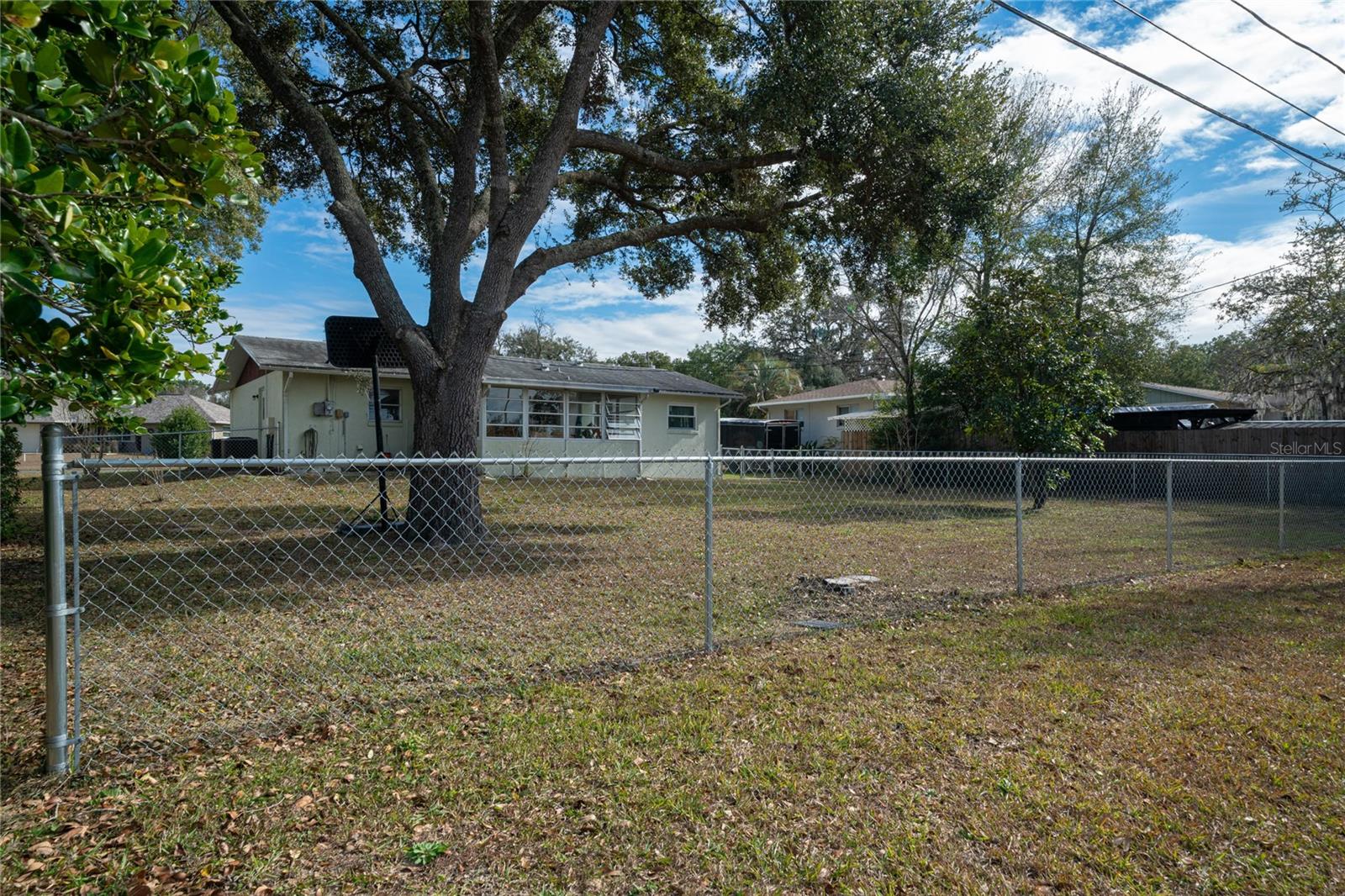 Listing photo id 2 for 524 Washington Street