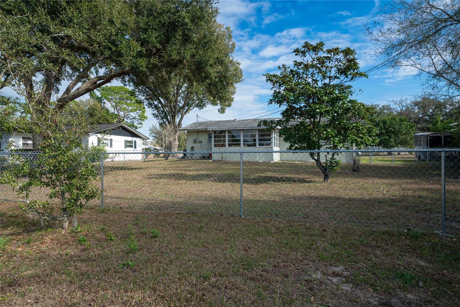 Listing photo id 3 for 524 Washington Street