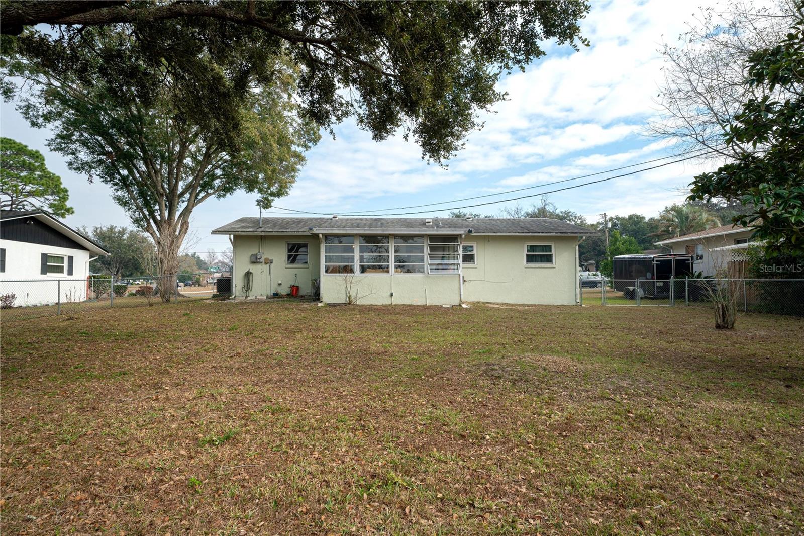 Listing photo id 4 for 524 Washington Street