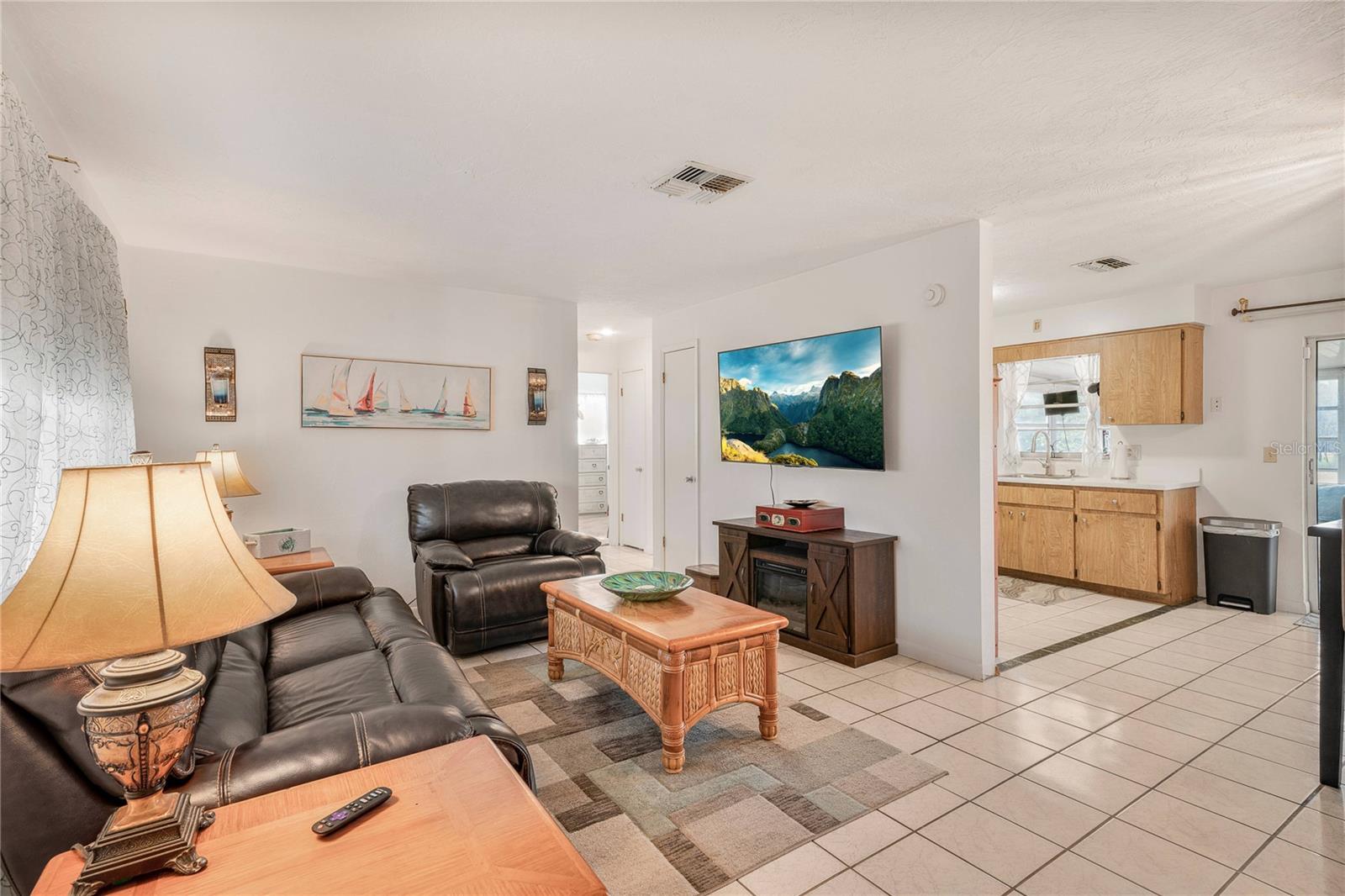 Listing photo id 7 for 524 Washington Street