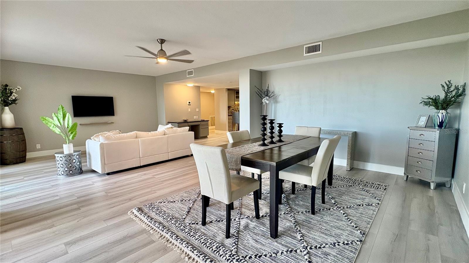 Listing photo id 7 for 1501 Gulf Boulevard 104