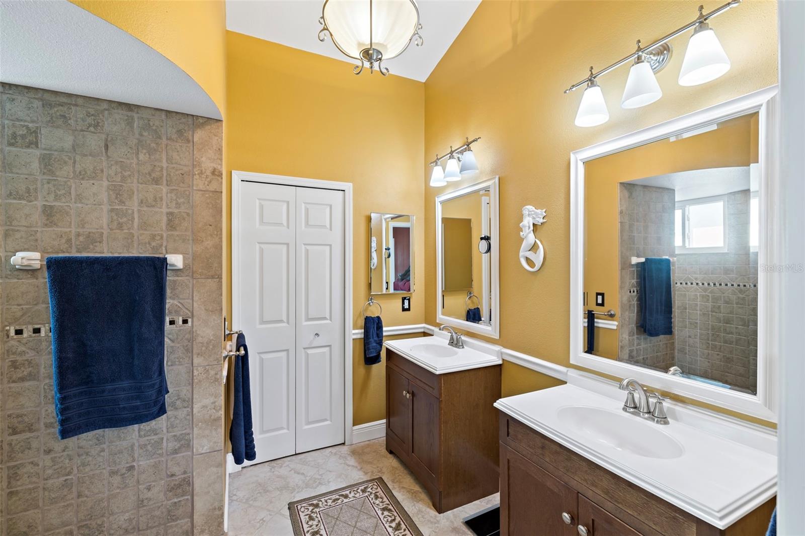 Listing photo id 32 for 4077 Orient Drive