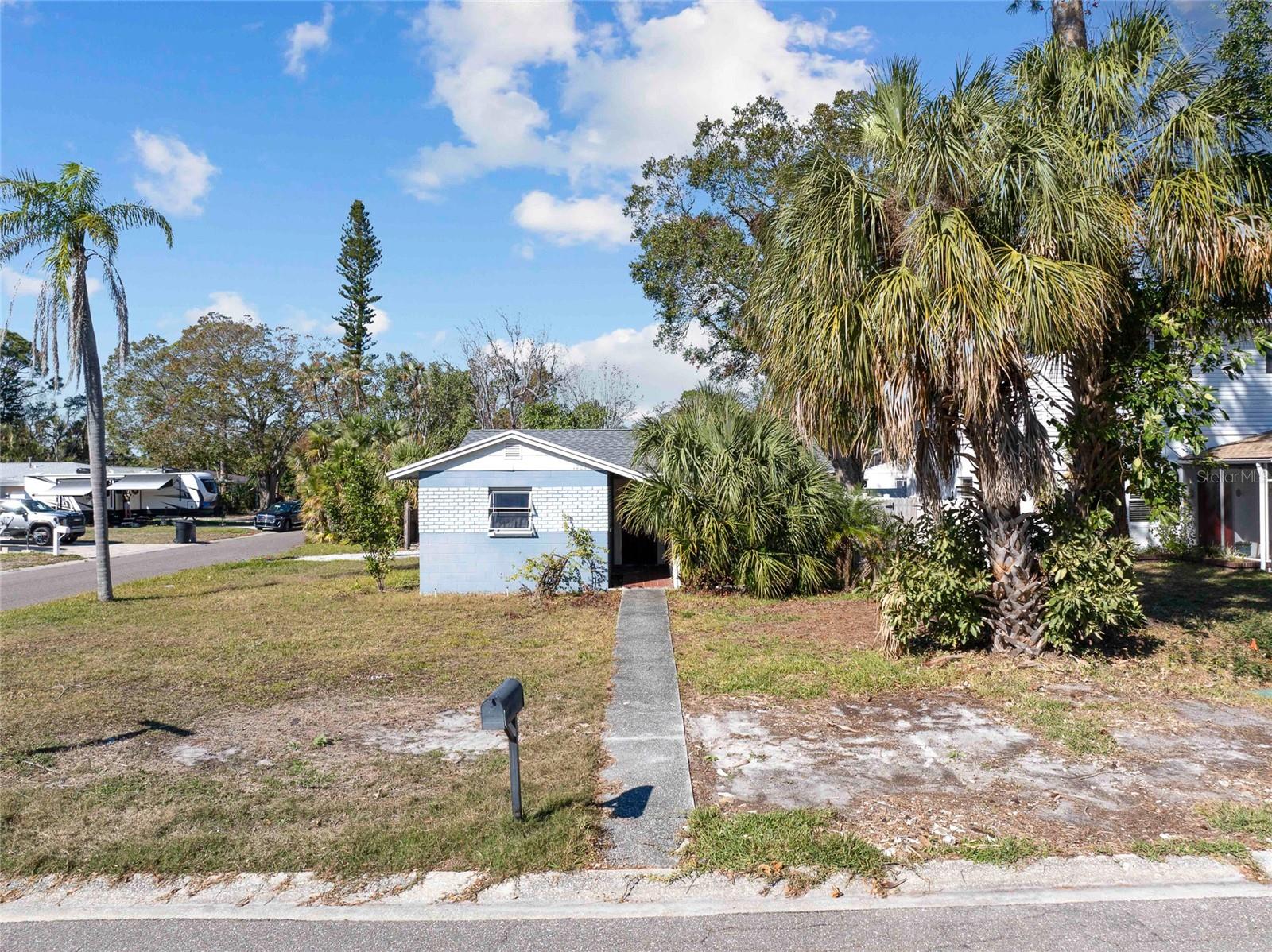 Listing photo id 7 for 1701 Mississippi Avenue Ne