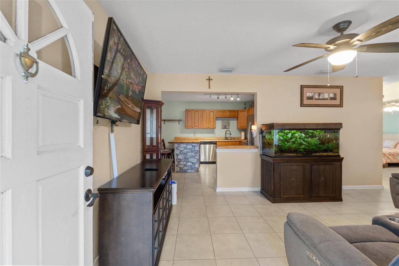 Listing photo id 2 for 2846 State Road 590