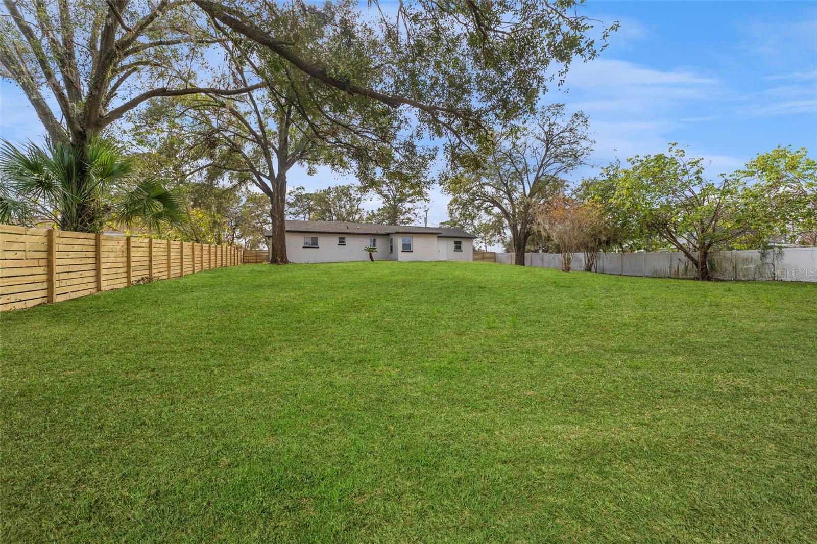 Listing photo id 29 for 908 Victoria Street