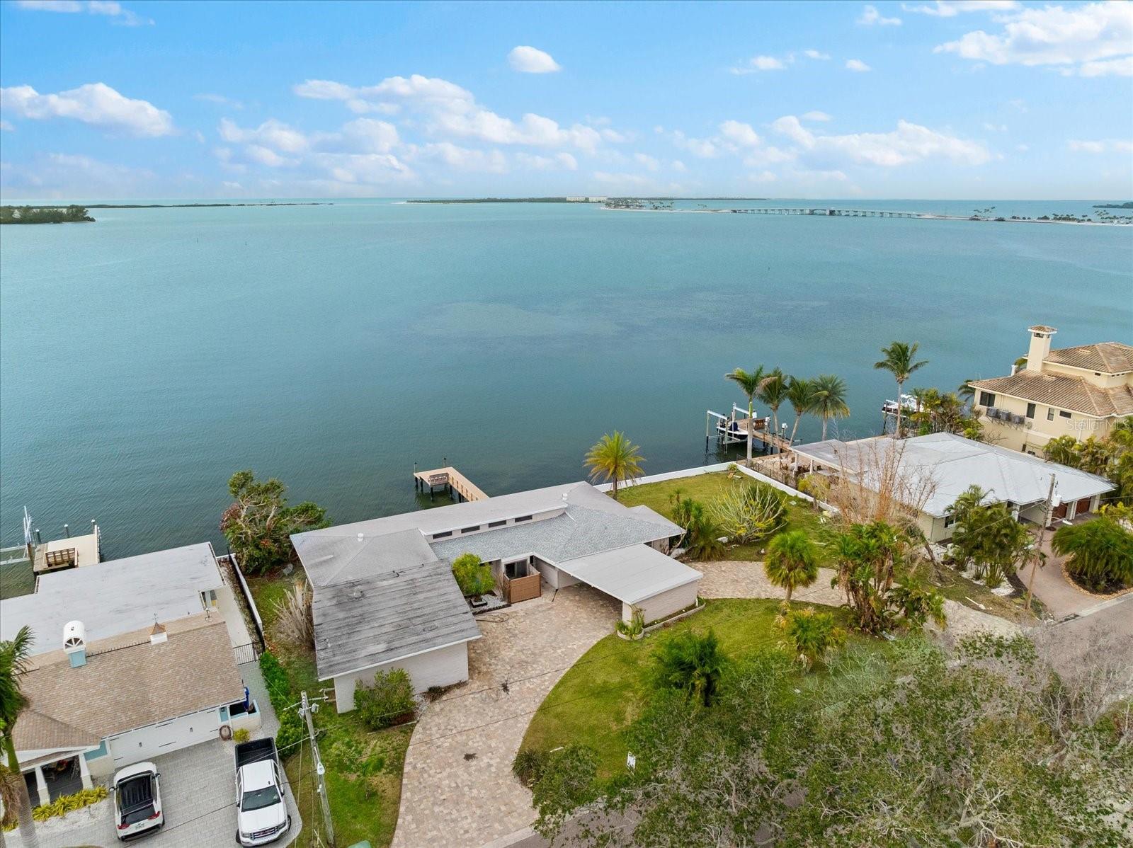 Listing photo id 2 for 2210 Harbor View Drive