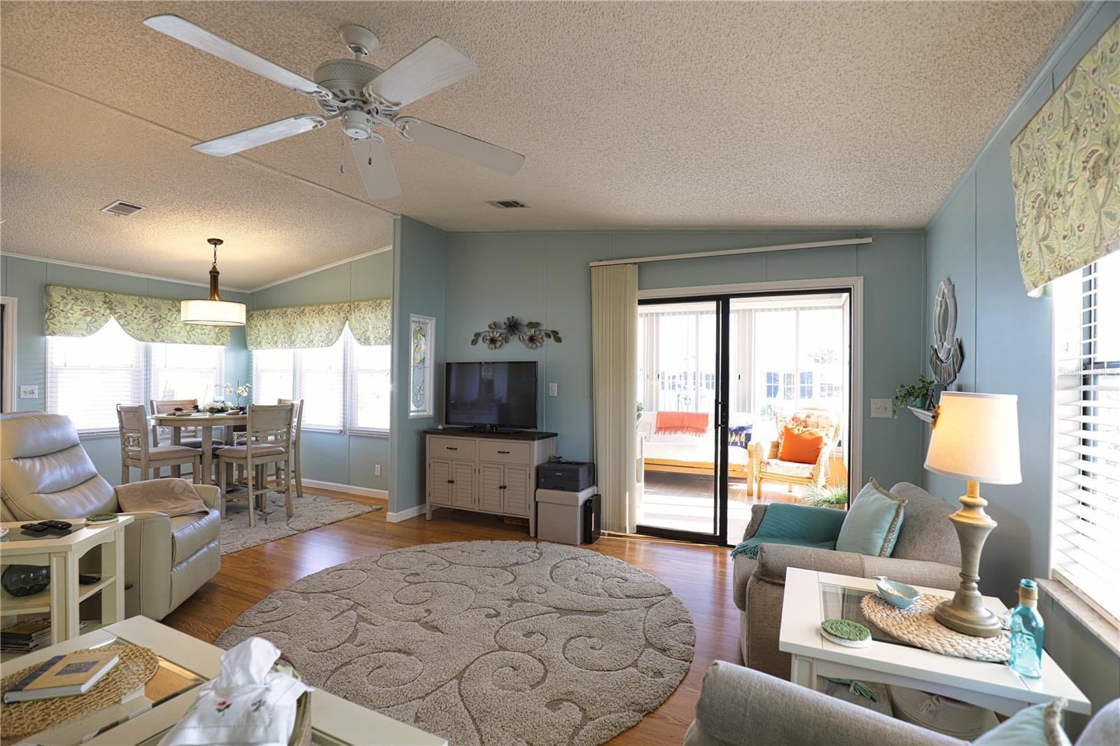 Image 15 of 100 For 513 San Clemente Circle
