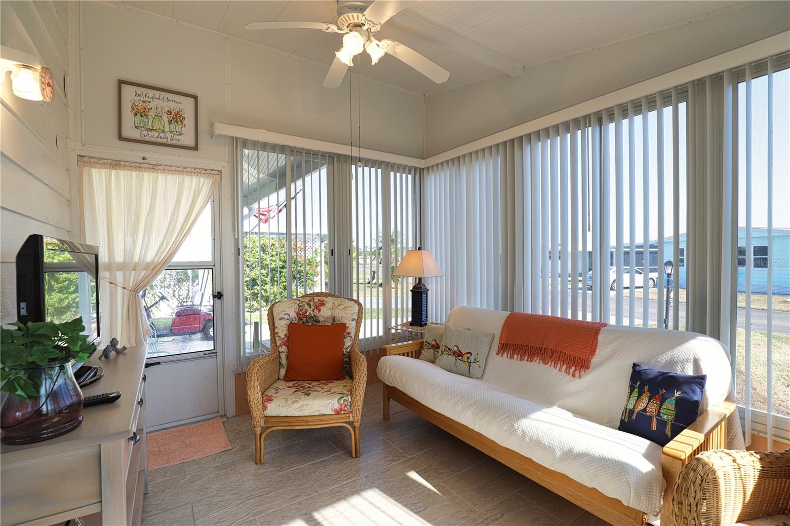 Image 18 of 100 For 513 San Clemente Circle