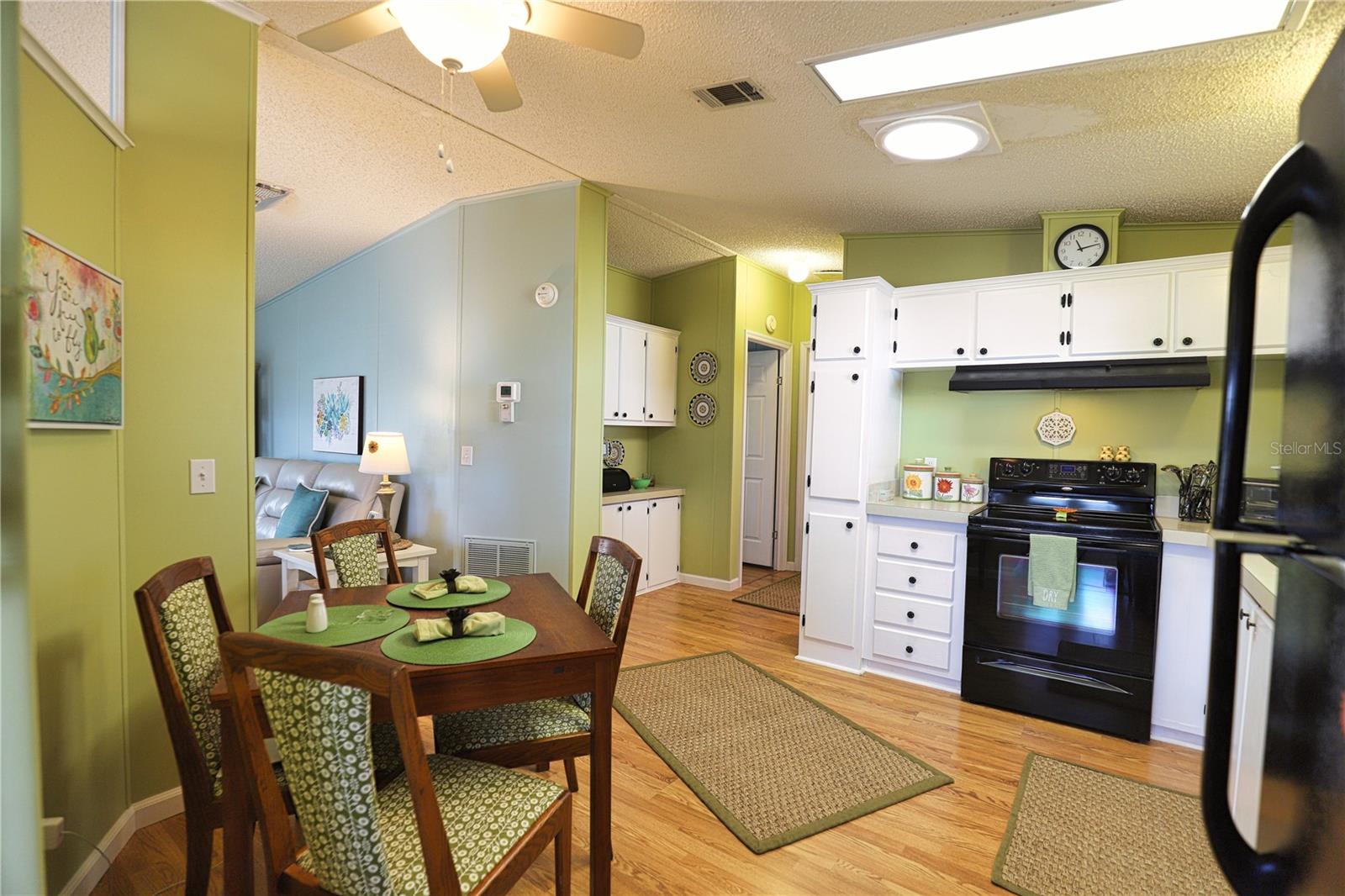 Image 22 of 100 For 513 San Clemente Circle