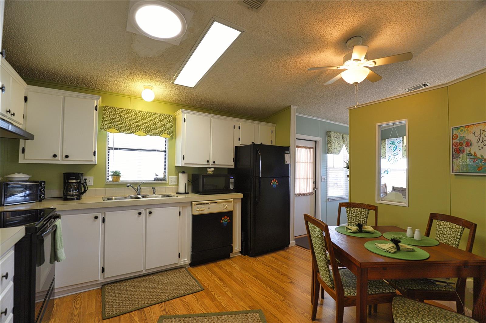 Image 24 of 100 For 513 San Clemente Circle
