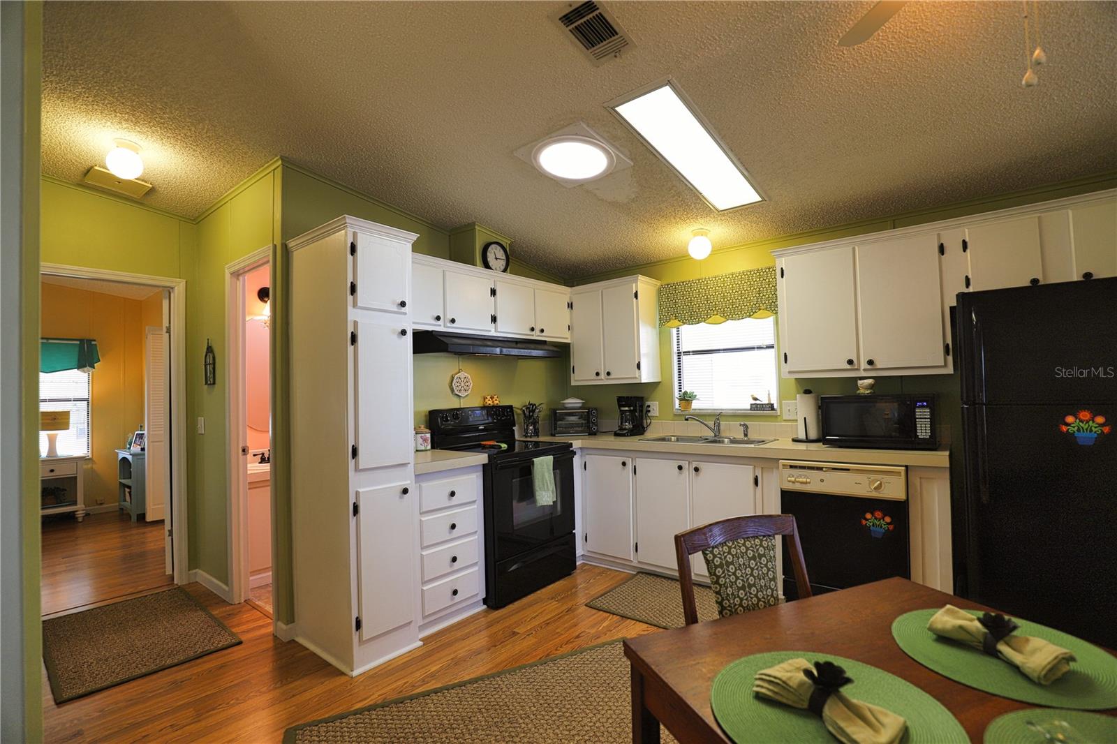 Image 25 of 100 For 513 San Clemente Circle