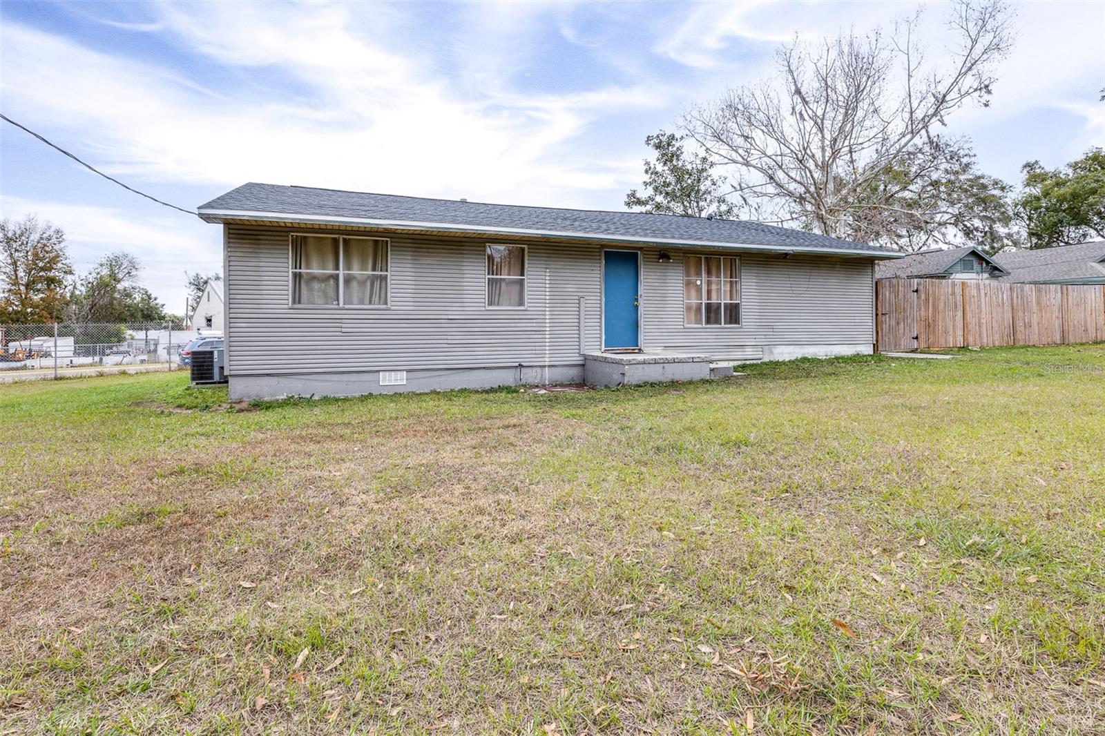 Listing photo id 1 for 14430 10th Street