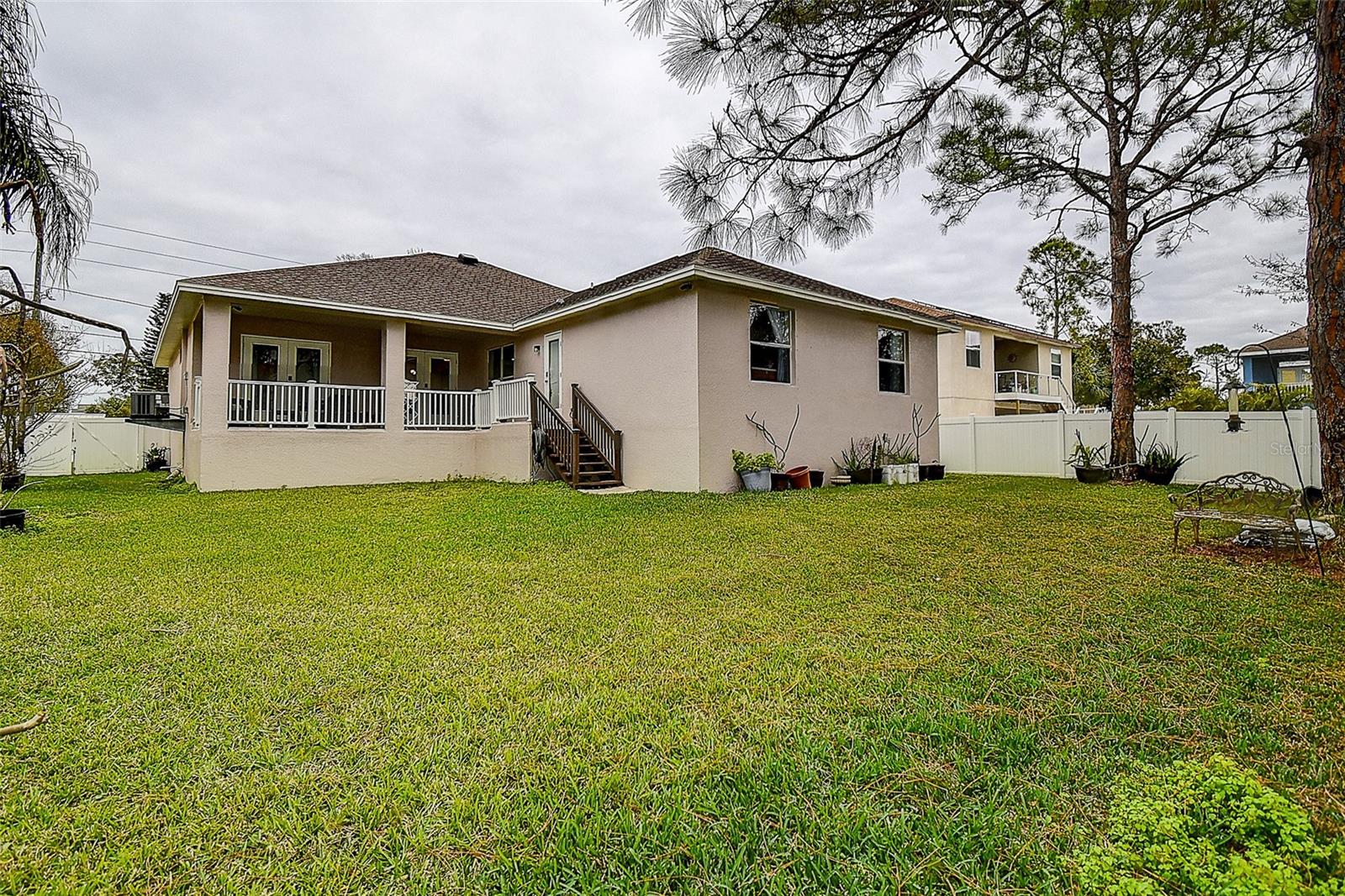 Listing photo id 40 for 720 Sunset Drive