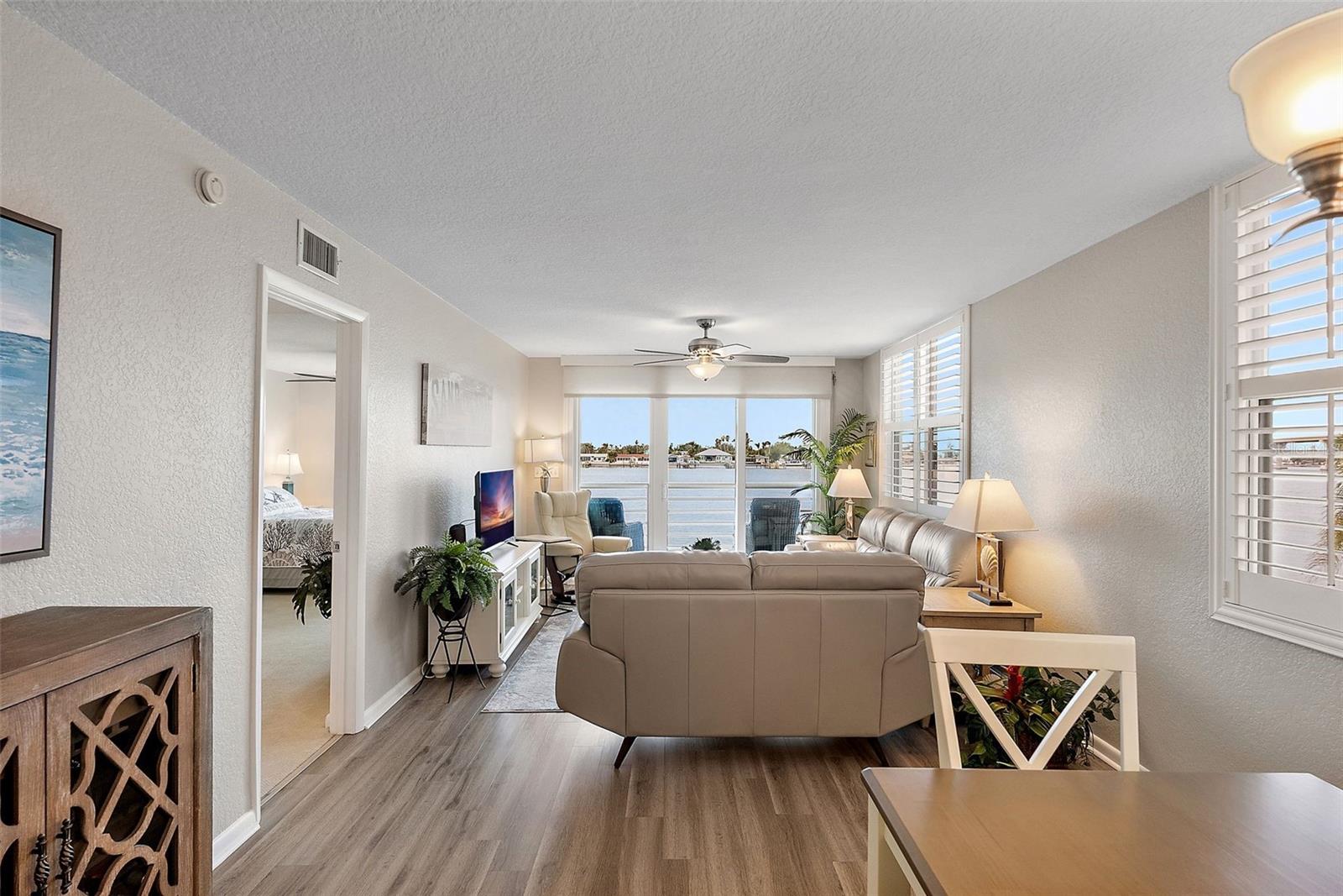 Listing photo id 3 for 6085 Bahia Del Mar Circle 272