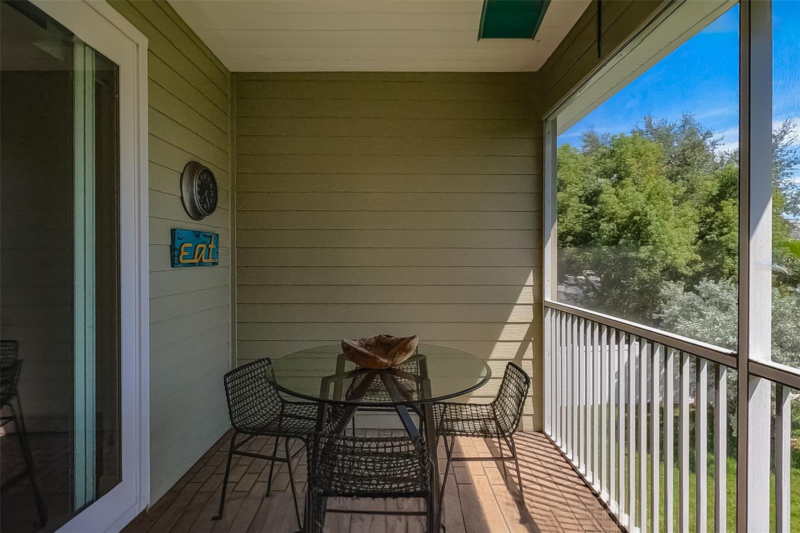 Listing photo id 29 for 1563 Mac Chesney Drive