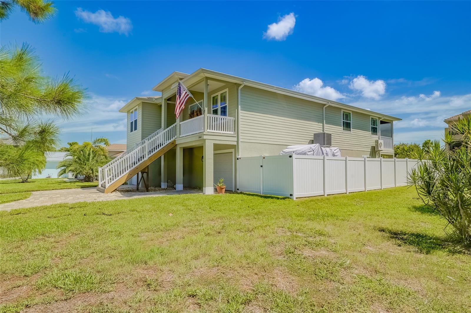 Listing photo id 69 for 1563 Mac Chesney Drive